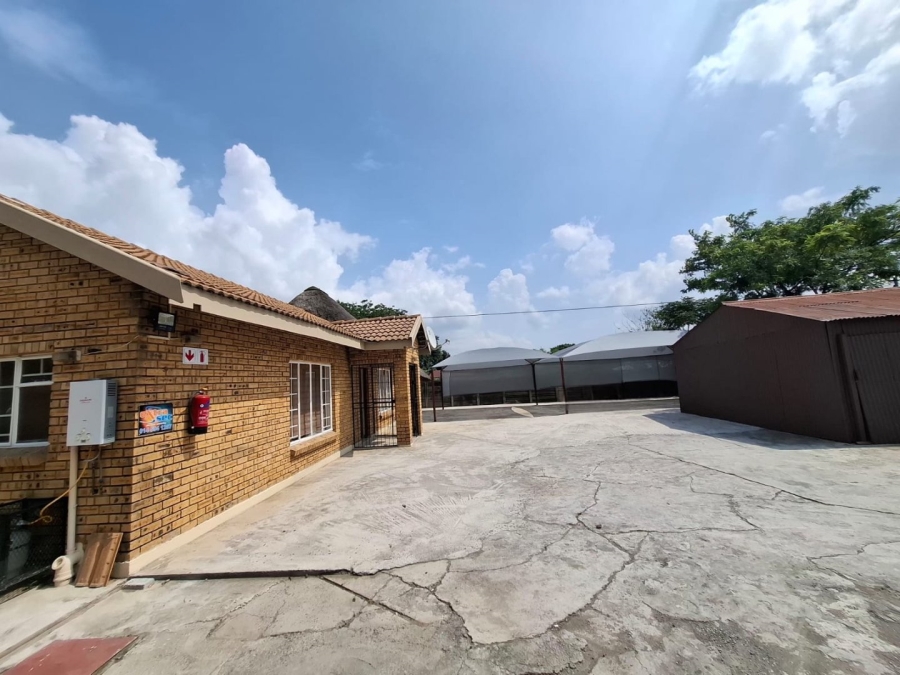 5 Bedroom Property for Sale in Oos Einde North West